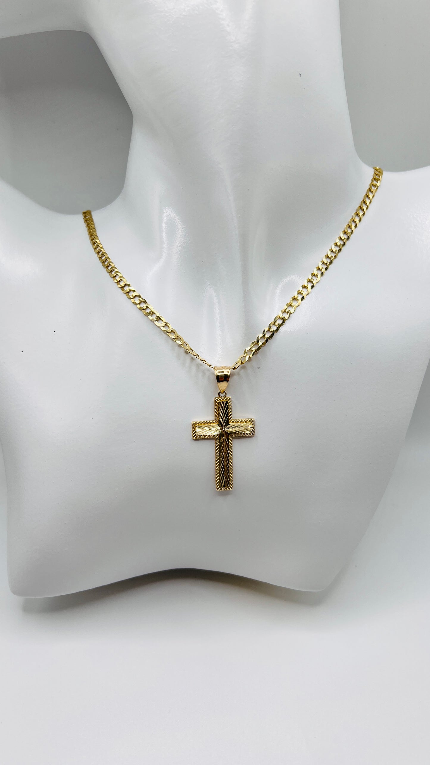 Cadena con Dije Tipo Cruz 14
